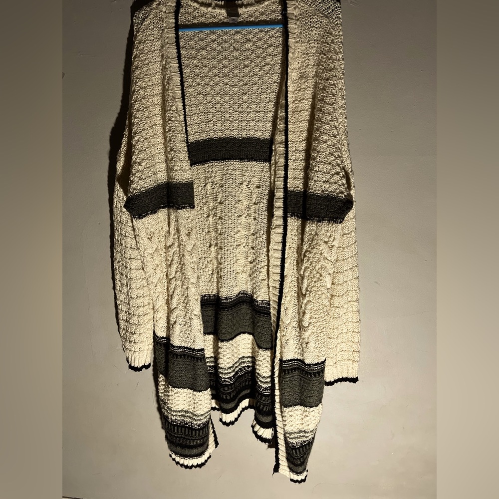 Black and white thick netted cardigan